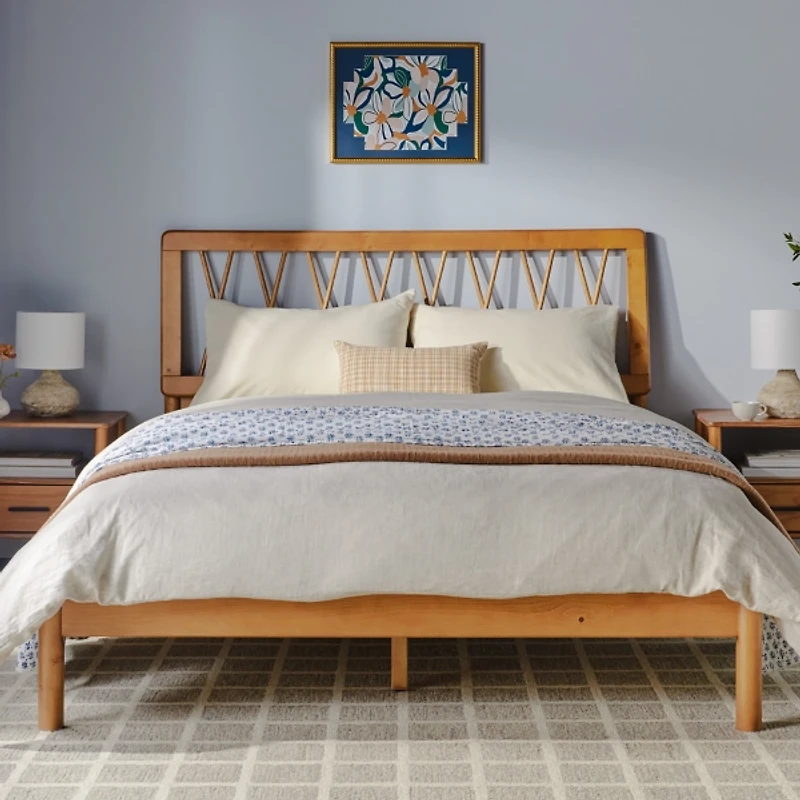 Caramel Wood Spindle Headboard Queen Bed