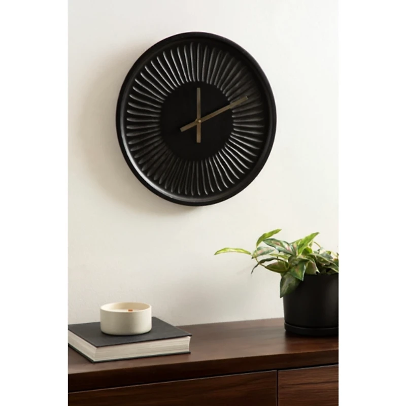 Black Numberless Round Clock