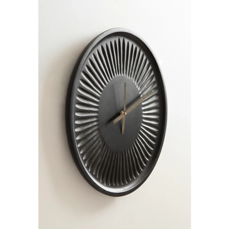 Black Numberless Round Clock