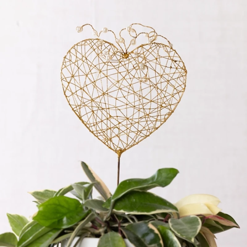 Gold Wire Heart with Pearls Pick