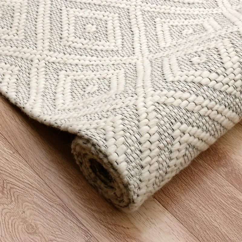 Bergen Diamond Ivory Area Rug, 5x8