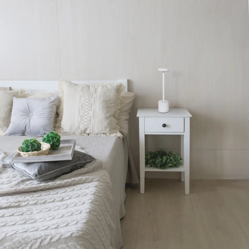 White Metal Magic Disc Cordless Lamp