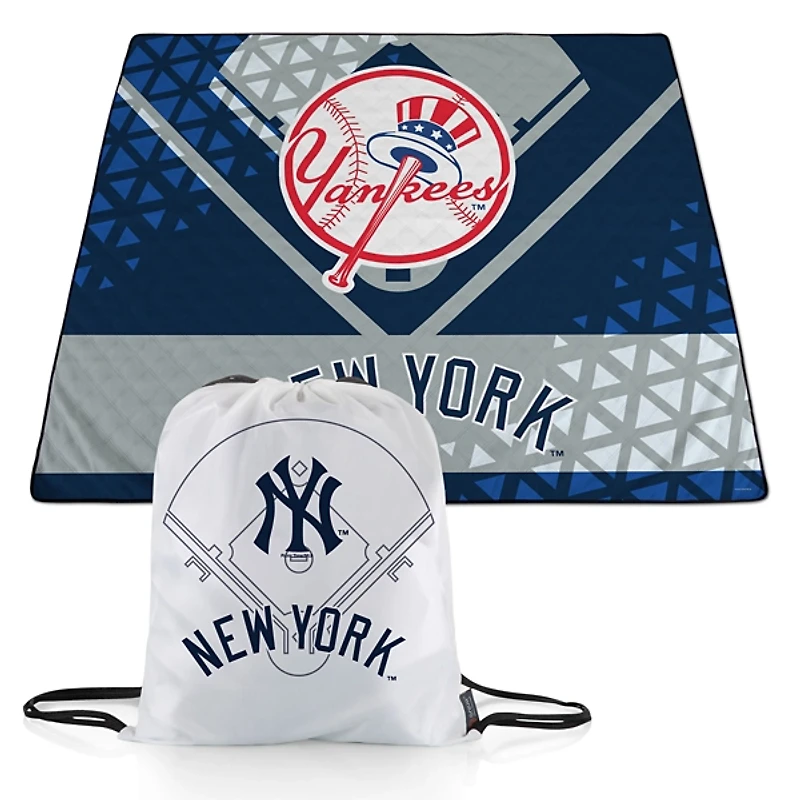 New York Yankees Blanket & Drawstring Bag Set