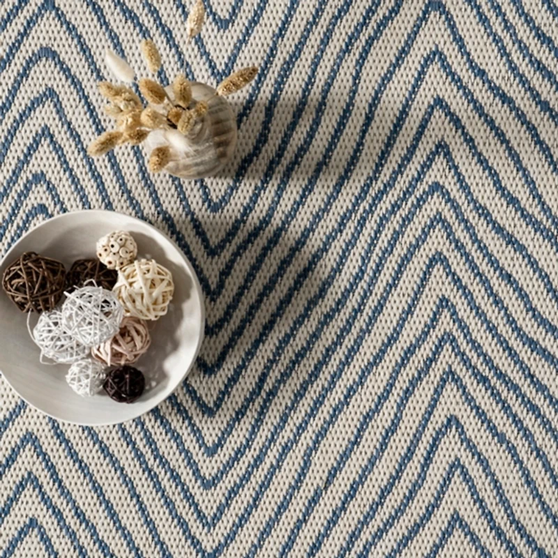 Wavy Chevron Indoor/Outdoor Runner, 2x8
