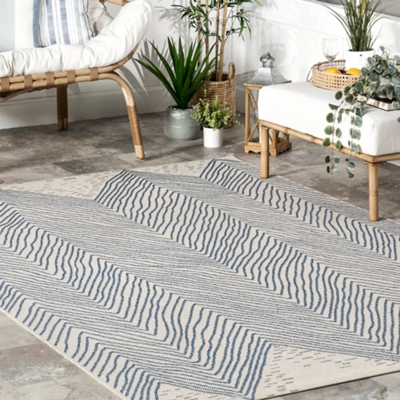 Wavy Chevron Indoor/Outdoor Runner, 2x8