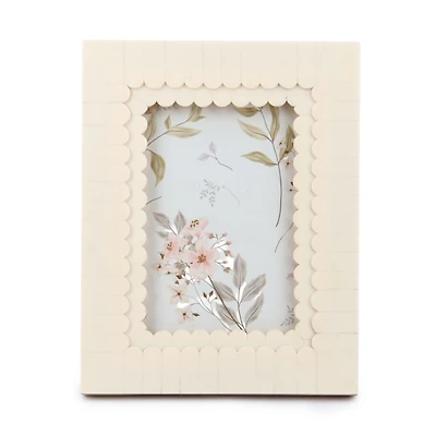 Cream Scalloped Layer Picture Frame