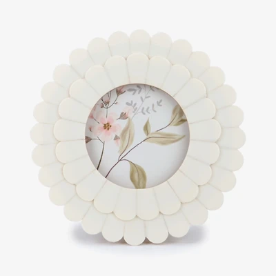 Round Cream Scalloped Layer Picture Frame