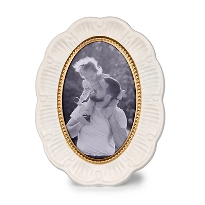 White Scalloped Oval Picture Frame