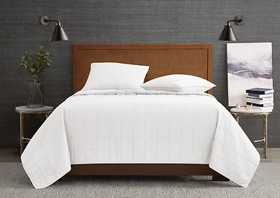 London Fog White Garment Wash 3-pc Queen Quilt Set