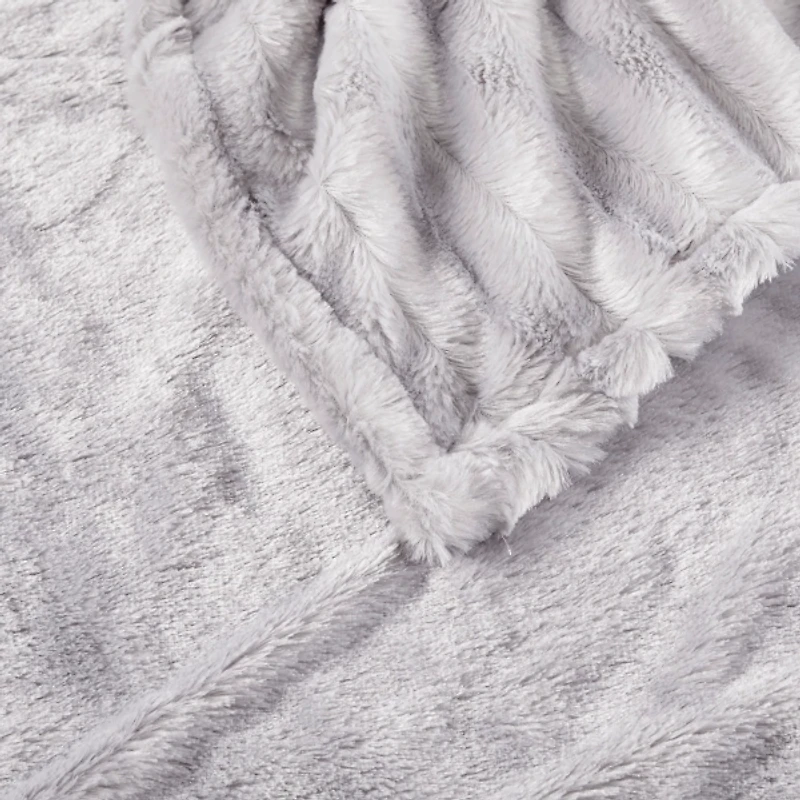 Beautyrest Duke Gray Heated Faux Fur Throw