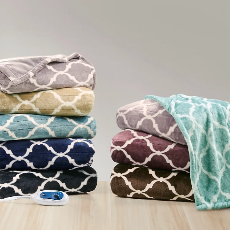 Beautyrest Gray Quatrefoil Ogee Heated Throw