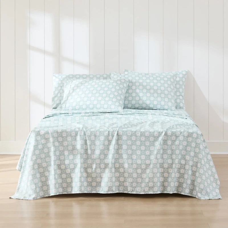Aqua Blue Checkered Daisy 6-pc. Queen Sheet Set