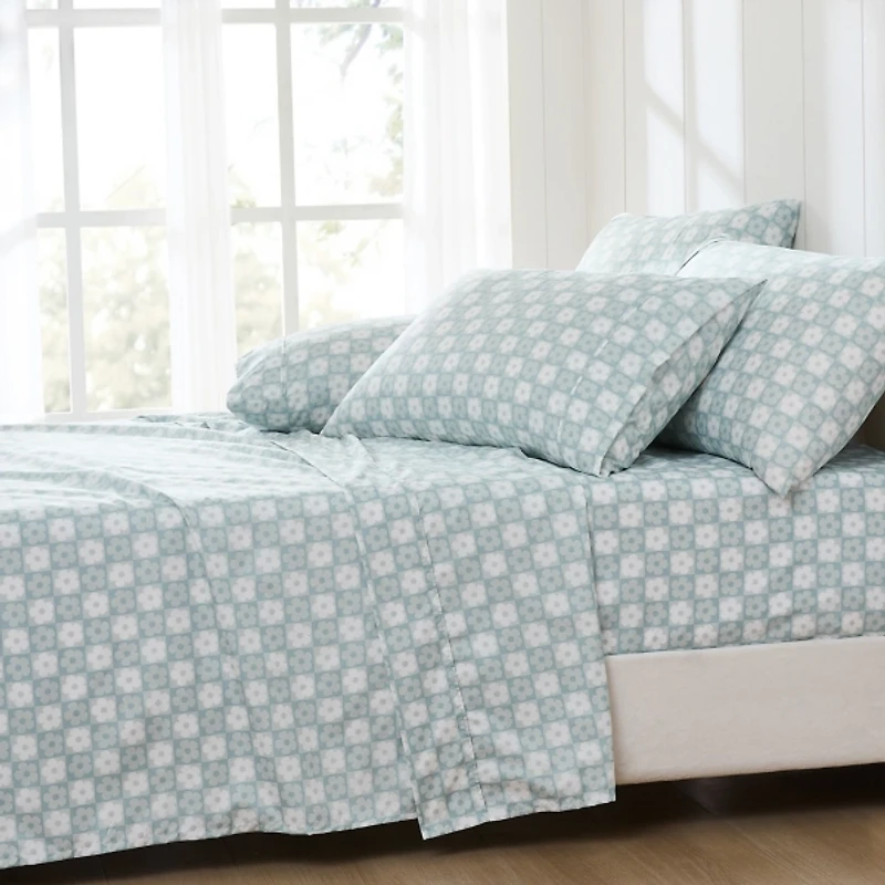 Aqua Blue Checkered Daisy 6-pc. Queen Sheet Set