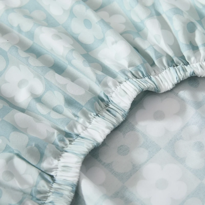 Aqua Blue Checkered Daisy 6-pc. Queen Sheet Set