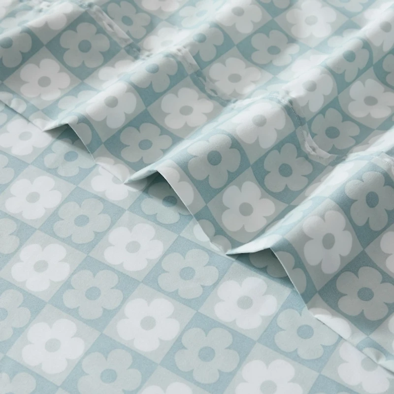 Aqua Blue Checkered Daisy 6-pc. Full Sheet Set