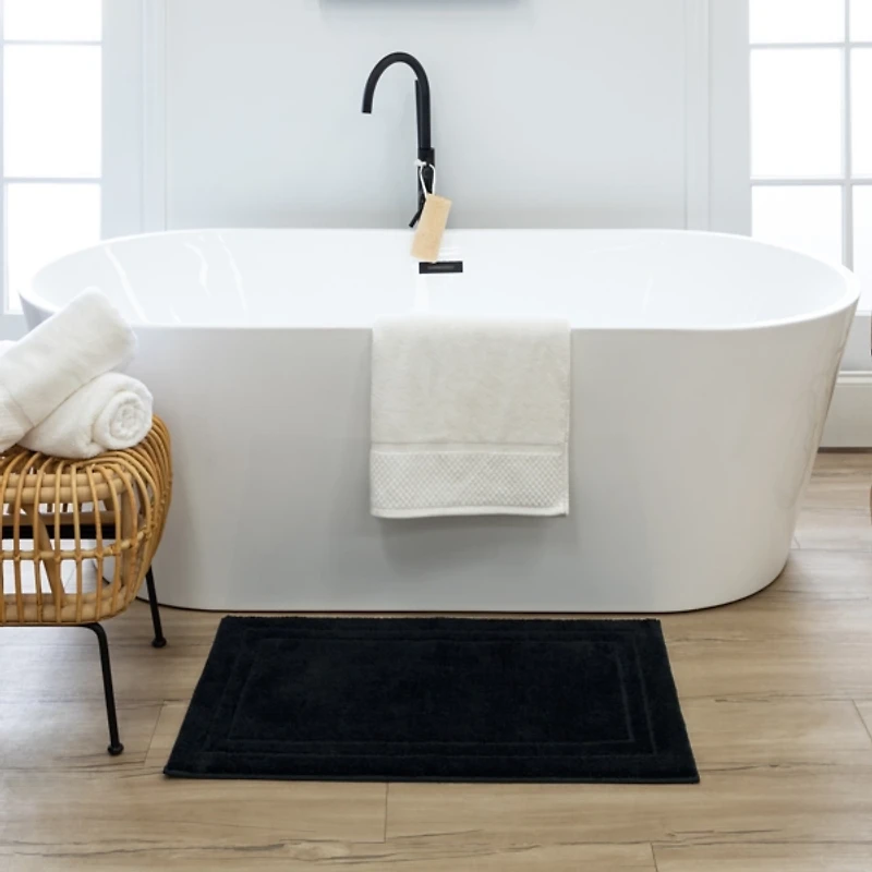 Diplomat Black Bordered Bath Rug, 40x24