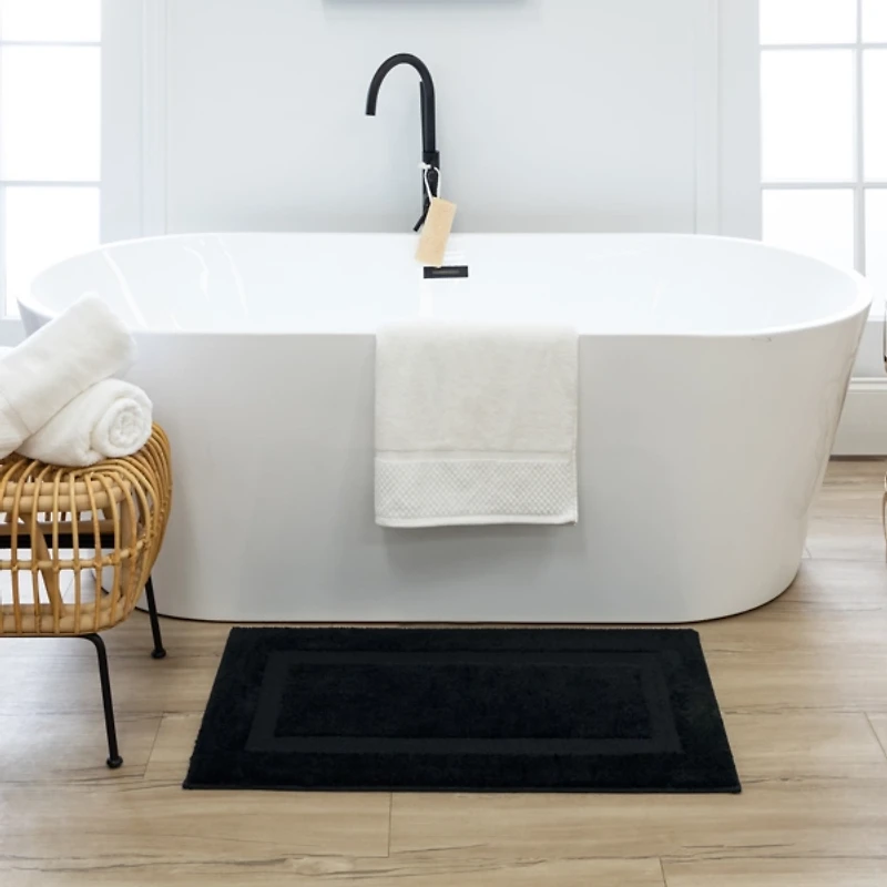 Prestige Black Bordered Bath Rug, 40x24