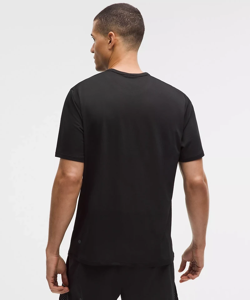 Men's Fast and Free Short-Sleeve Shirt *Perforated Stripe