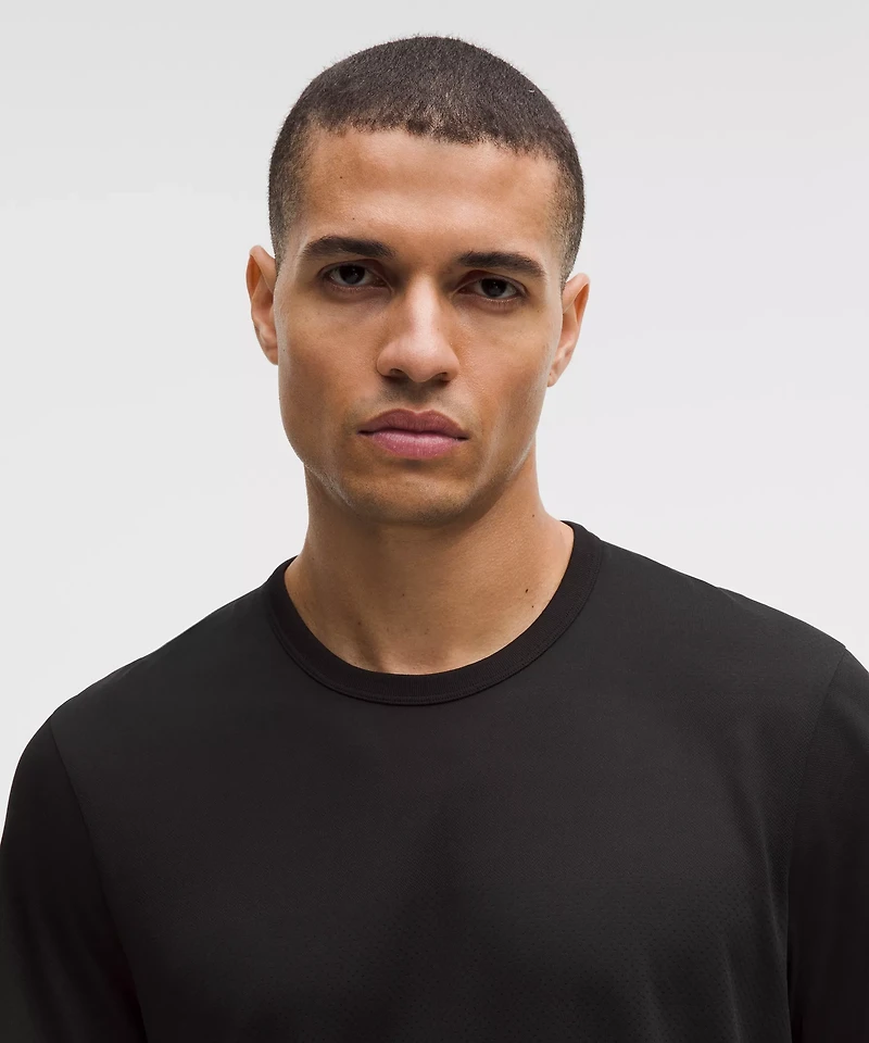Men's Fast and Free Short-Sleeve Shirt *Perforated Stripe