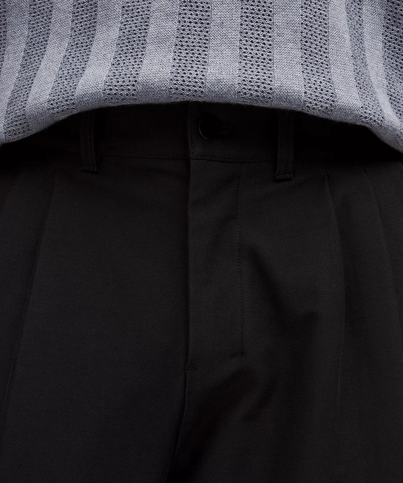 Utilitech Twill Relaxed-Fit Pleated Trouser | Men's Trousers