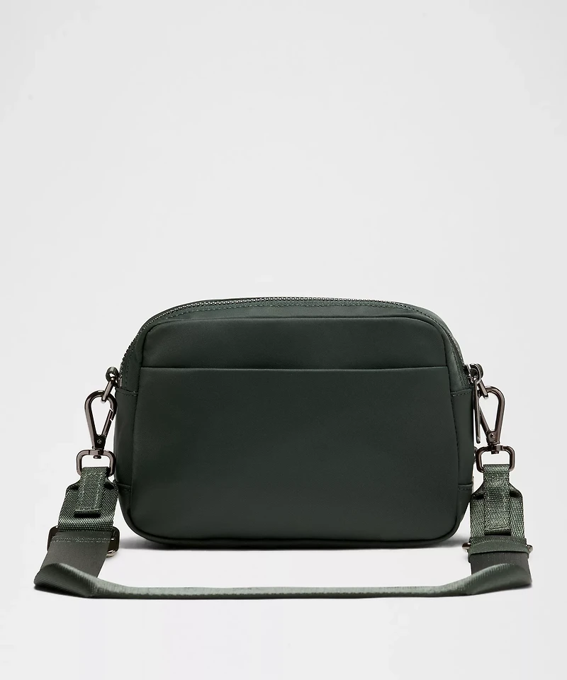 Everywhere Crossbody Bag 2L *Metal Hardware