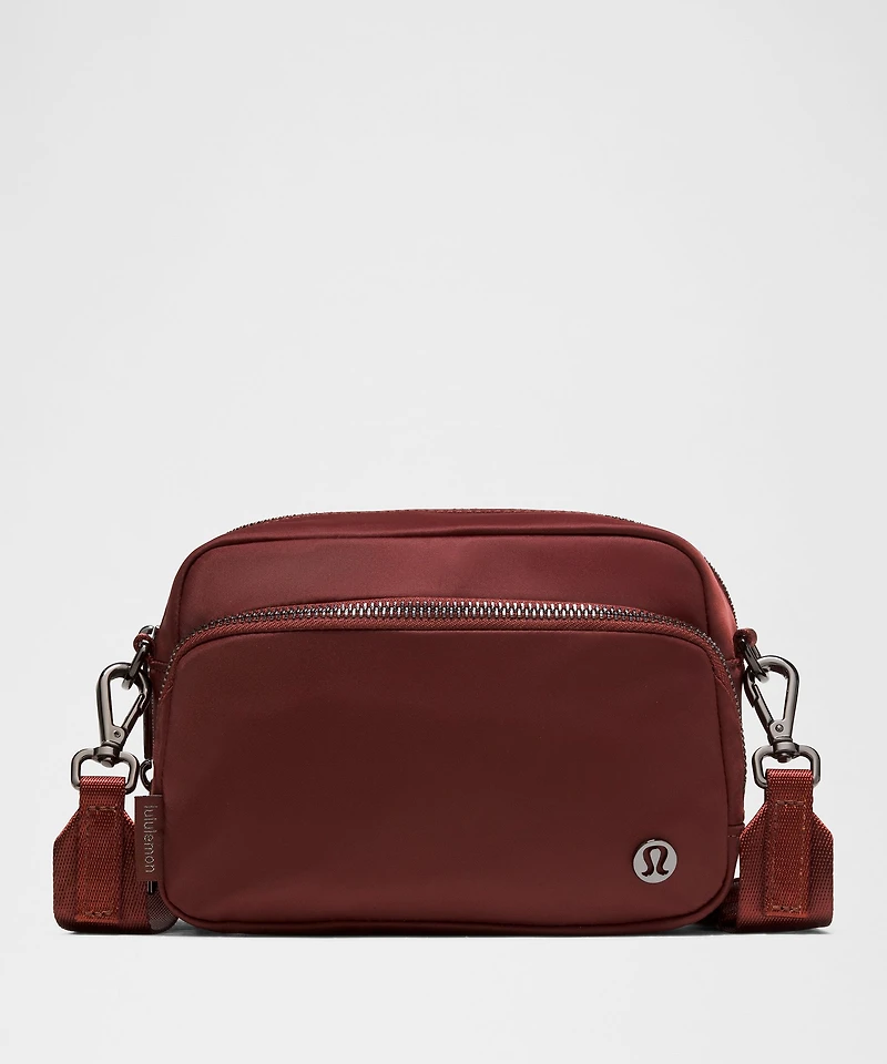 Everywhere Crossbody Bag 2L *Metal Hardware