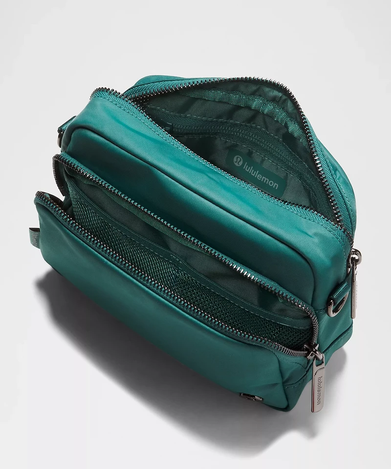 Everywhere Crossbody Bag 2L *Metal Hardware