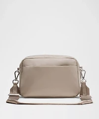 Everywhere Crossbody Bag Large 3L *Metal Hardware