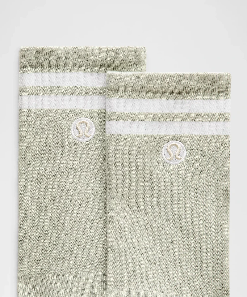 Unisex Daily Essential Crew Socks *Stripe