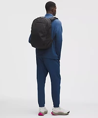 Triple-Zip Backpack 28L *Tech Canvas