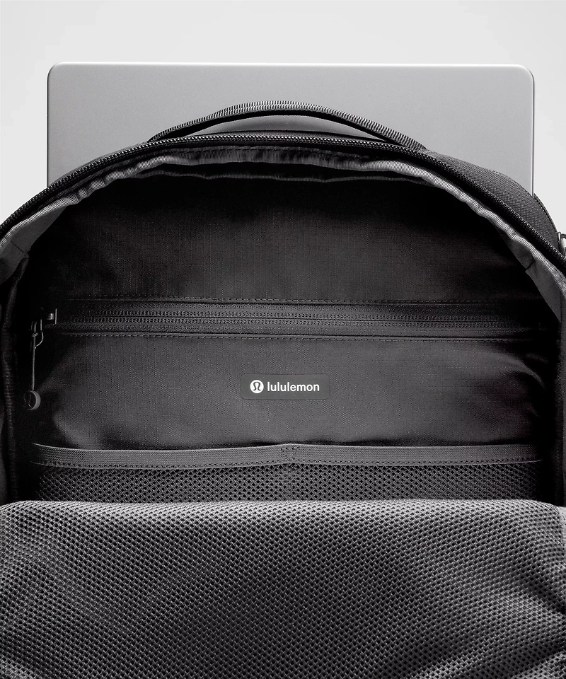 Triple-Zip Backpack 28L *Tech Canvas