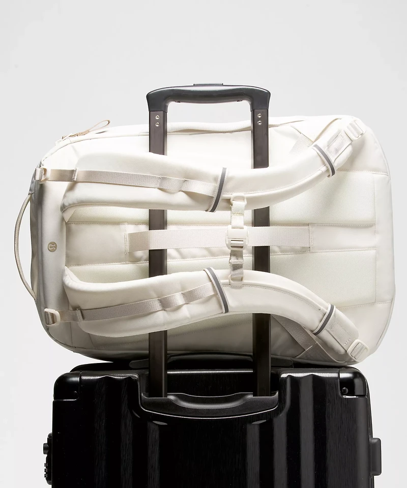Triple-Zip Backpack 28L *Tech Canvas