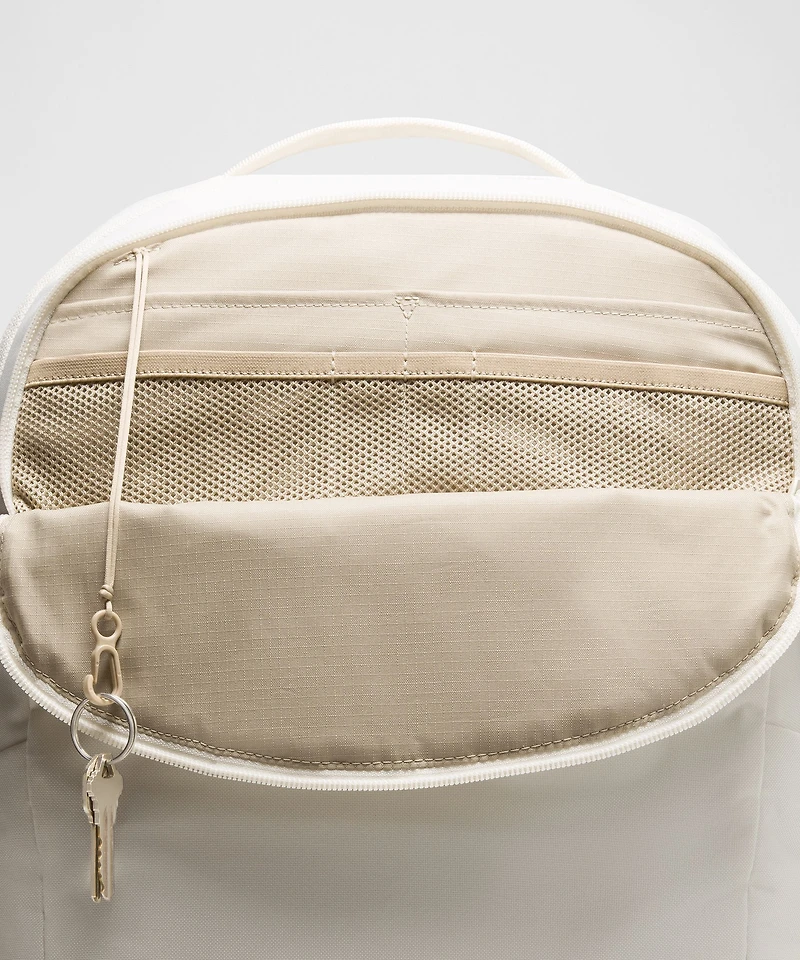 Triple-Zip Backpack 28L *Tech Canvas