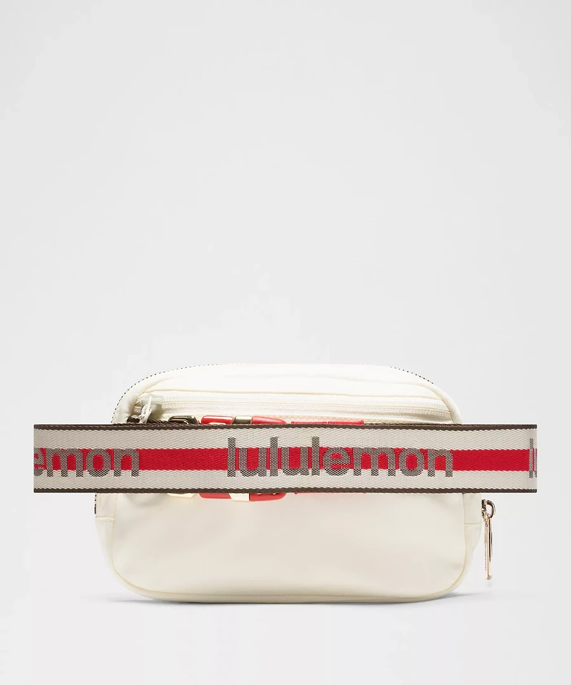 Everywhere Belt Bag 1L *Striped Wordmark