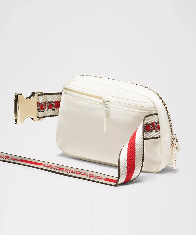 Everywhere Belt Bag 1L *Striped Wordmark