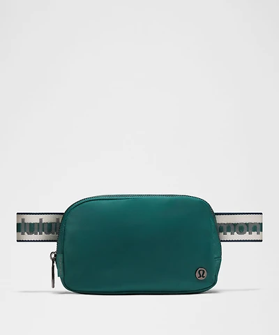 Everywhere Belt Bag 1L *Striped Wordmark