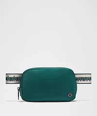 Everywhere Belt Bag 1L *Striped Wordmark