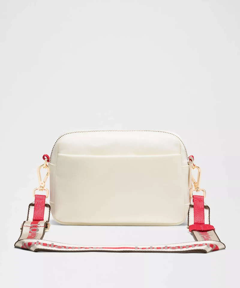 Everywhere Crossbody Bag 2L *Striped Wordmark