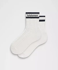 Unisex Cable-Knit Quarter Socks