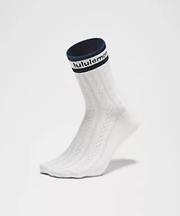 Unisex Cable-Knit Quarter Socks