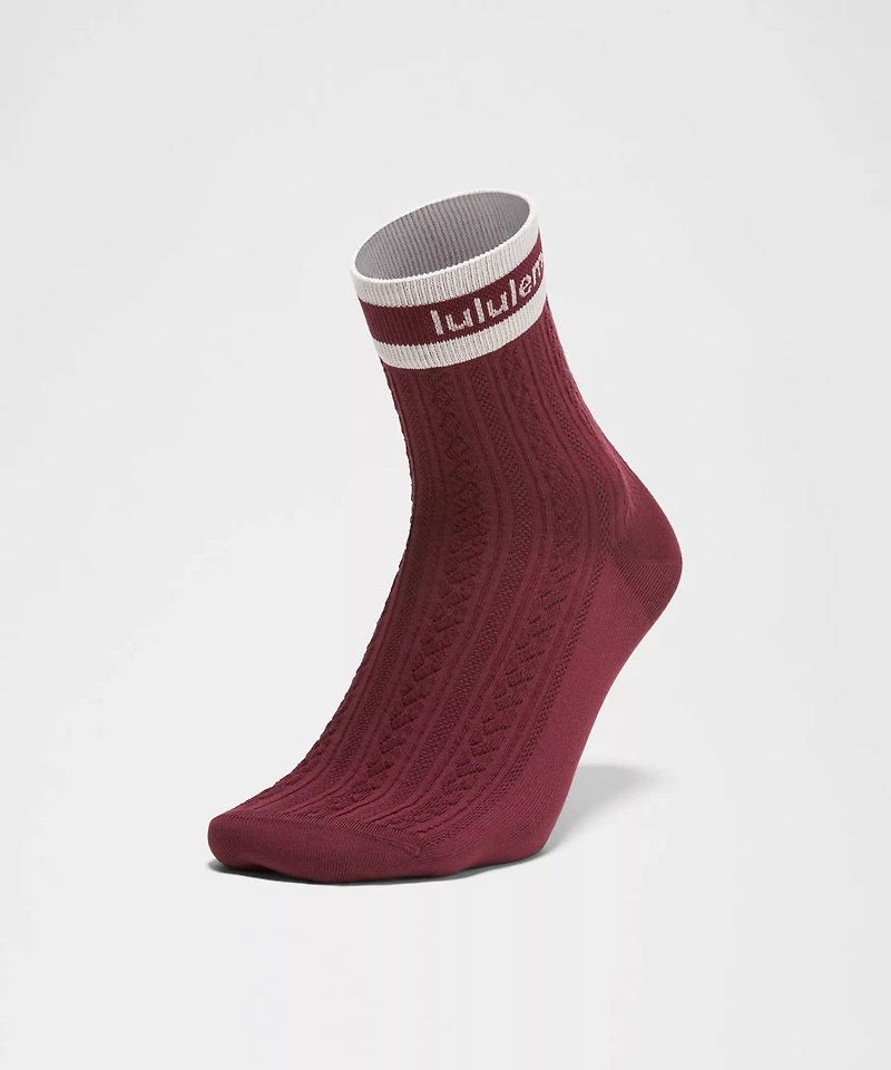 Unisex Cable-Knit Quarter Socks