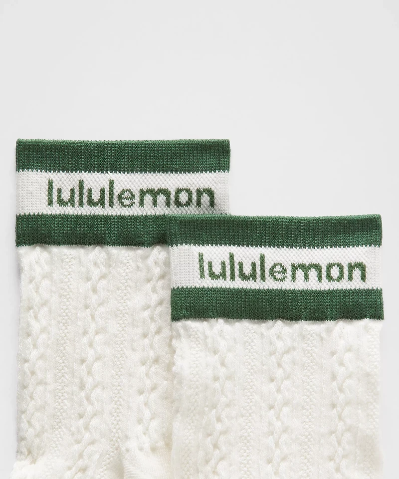 Unisex Cable-Knit Quarter Socks