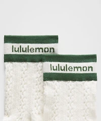 Unisex Cable-Knit Quarter Socks