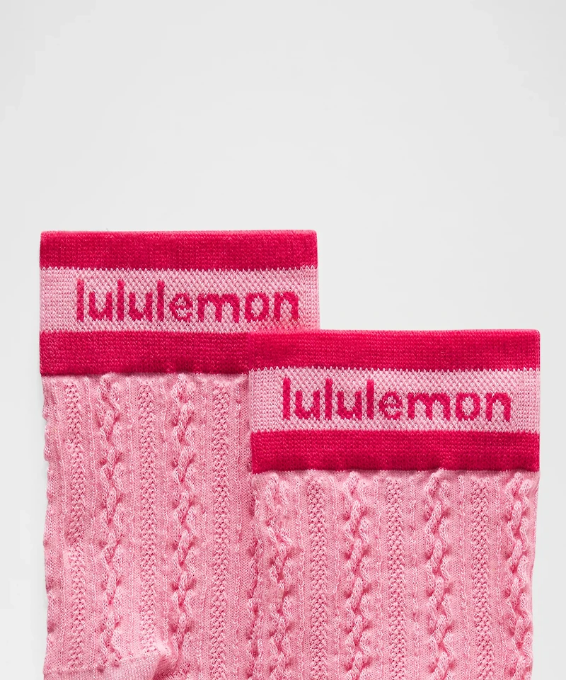 Unisex Cable-Knit Quarter Socks