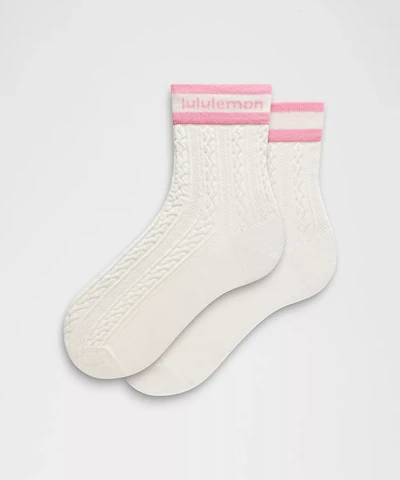 Unisex Cable-Knit Quarter Socks