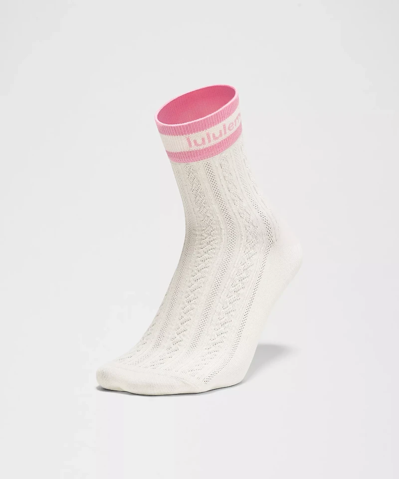 Unisex Cable-Knit Quarter Socks