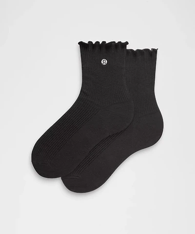 Unisex Lettuce Edge Quarter Socks