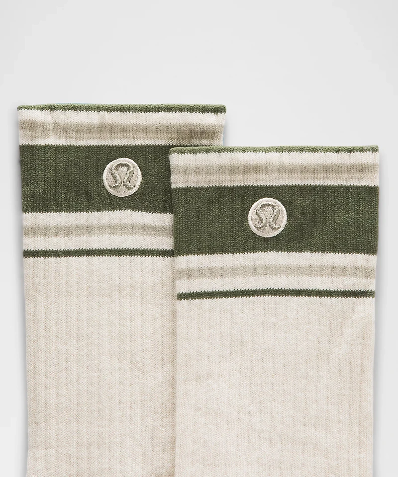 Unisex Daily Essential Crew Socks *Retro Stripe