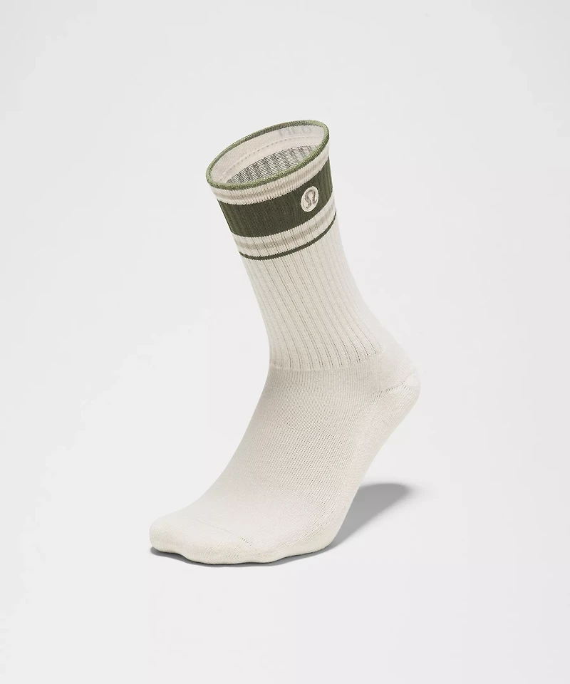 Unisex Daily Essential Crew Socks *Retro Stripe