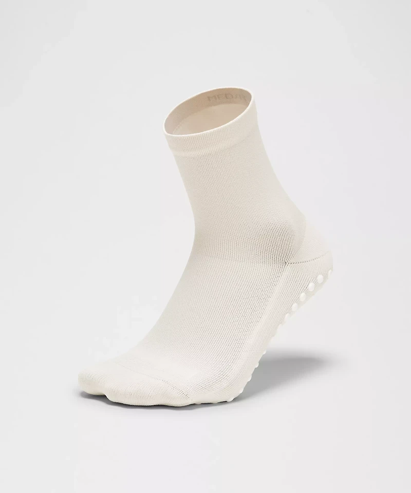 Unisex Find Your Balance Grip Quarter Socks